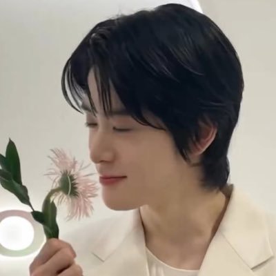 pompompeach_j's profile picture. 한국어 공부중… 🍑 ⁽･ᵔ-ᵔ･⁾