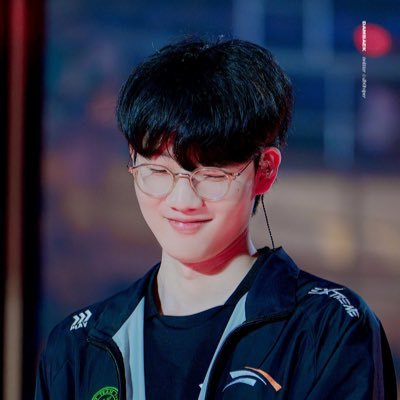 awekeria's profile picture. most sane lck, lcs enjoyer