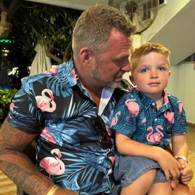 The best thing in the world is my boys laugh. The next best thing is knowing I’m the reason behind it. Proud daddy. Arsenal. Harlequins. Loud Music.