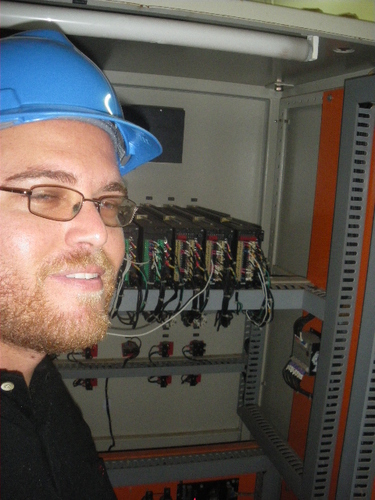 Técnico em Automação Industrial e Estudante de Engenharia Elétrica.