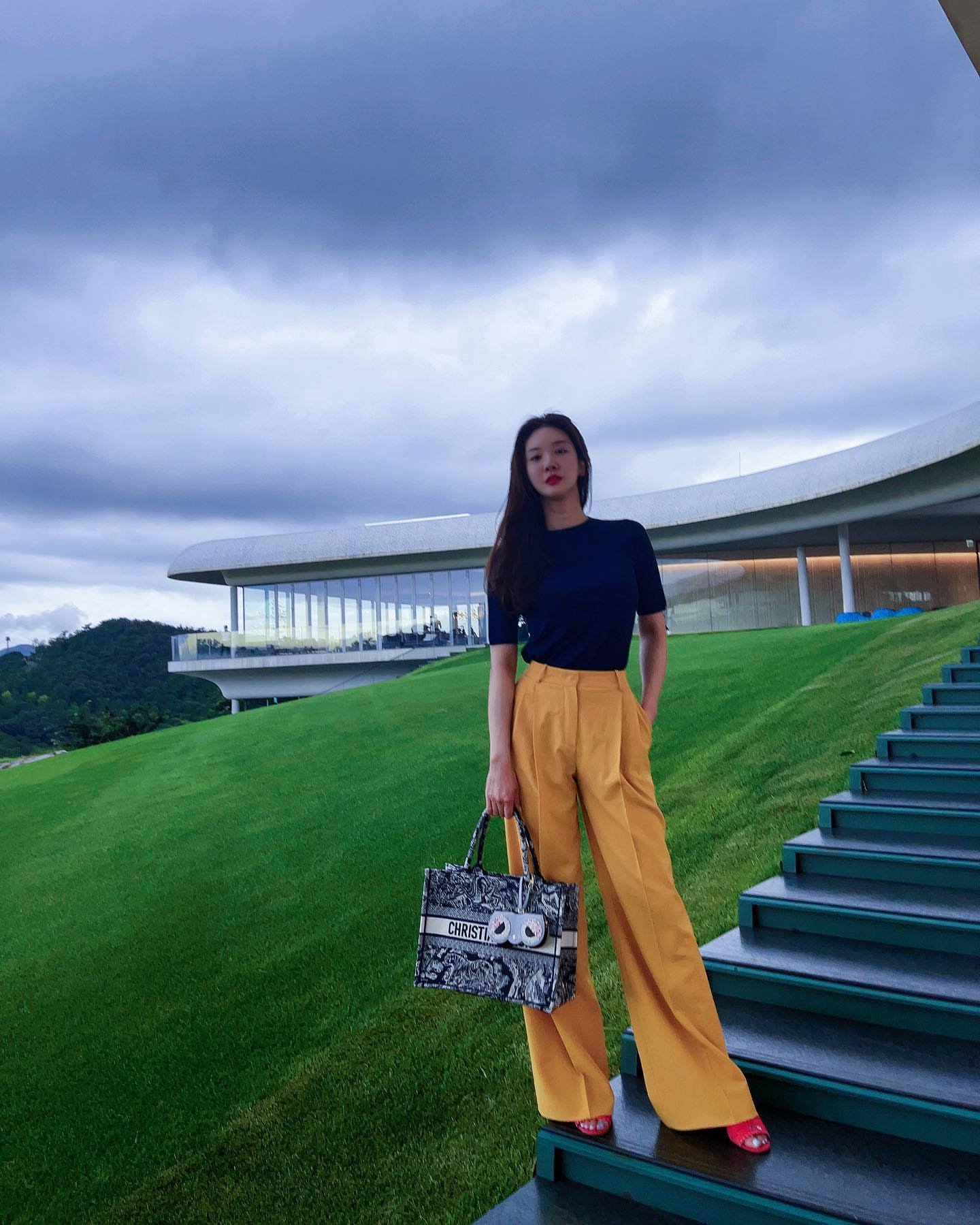 NairseauUIK5's profile picture. If you're tired, learn to rest, not give up.