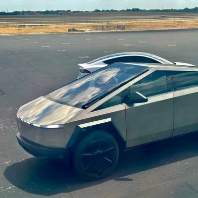 JoshInDaBox's profile picture. man