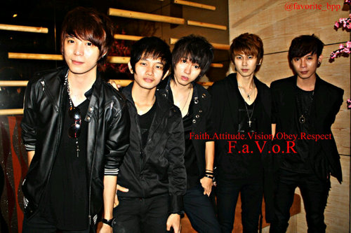 We Are First Official Fanbase of F.a.V.o.R Balikpapan - FaVoRite Balikpapan ^^ will support @Sebastian_FaVoR @Billy_FaVoR @Vin_FaVoR @Vid_FaVoR @DQ_FaVoR ♥