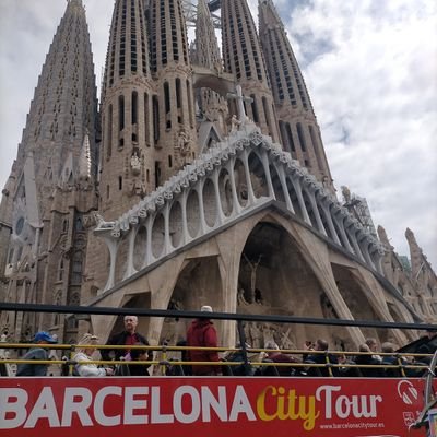 HelmutYonh's profile picture. Solo estoy aqui para leer a gente que admiro y respeto, debatir con desconocidos es perdida de tiempo