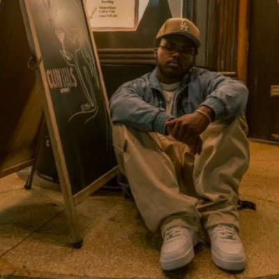 Sdennis_33's profile picture. Psalms 23:1-6 #LLKS🕊 WMU | 1906 🤙🏾  Spr’21 EXi