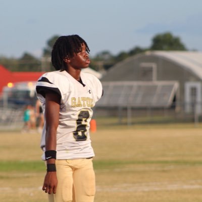 Jayce perryman/Athlete/ 5’10 152lbs/4.0 gpa/school/@phs_football1/ 📩- kingjaycep10@icloud.com