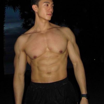 แอบหนีจากโลกจริง มาหลบอยู่กับใครสักคน …ปล่อยความรู้สึก/ ความต้องการที่มีอยู่ข้างใน …แล้วหลังจากวันนี้แค่บอกตัวเองว่า … สุขด้วยการเปลี่ยนมุมคิด
