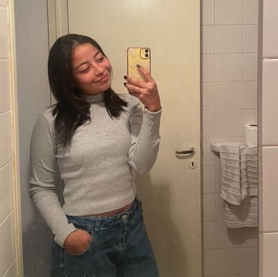 zoeortizzzzz's profile picture. 