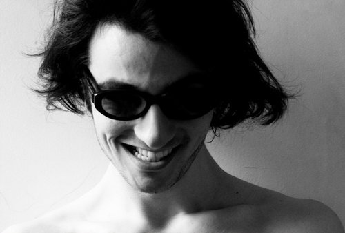 EzioShulsky's profile picture. Je vous fais le sans-contact ?