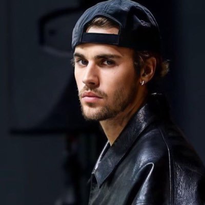 zSiIver's profile picture. cod player