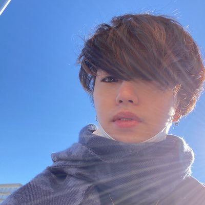 接客業→フリーランスエンジニア→デザイン会社の役員→動画編集者→webディレクターへ
26歳|30歳までに年収1億|稼げる人が増えてみんなで仕事を回すグループを作るのが夢|気軽にフォローお願いします😄