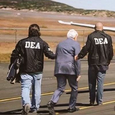 Comunismo es miseria, convierte la vida de las personas en esclavos de jerarcas del régimen, confiscan tu libertad, mienten y violan DDHH. Venezolana&Mexicana