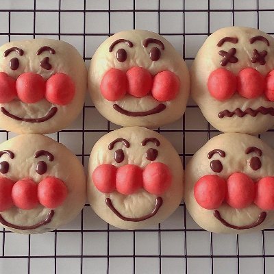 夫と二人の子供(6歳・4歳)と暮らす41歳のママです。趣味はハンドメイドやランニング、パン作りで、家族と一緒に楽しむ時間が大好き。週末には手作りのスイーツやアクセサリーを作ることが楽しみです。仕事に子育てに旦那の相手に毎日奮闘中。