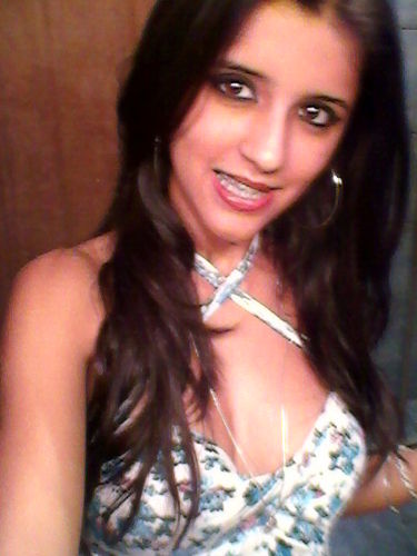 Por isso hoje estou tão triste, porque querer está tão longe de poder. E quem eu quero está tão longe, longe de mim. ♫ (Pitty)