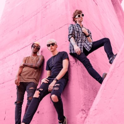 Top 0.01% of Pop Punk bands. 🥵 PopPunk AF® @samuel_boxold @andrewackroyd @thealexlofton Latest single ‘TASTE’ Out Now!👇