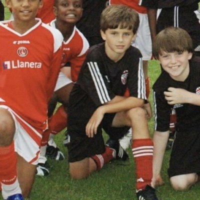 PgAjJ2yGesTcfJt's profile picture. 