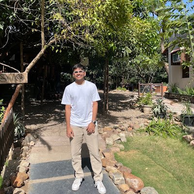 MakadiaOmi's profile picture. 