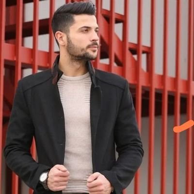 Sağanak yağmur altında bazıları sadece ıslanırken bazı insanlar ise damlaların gücünü hisseder. ........