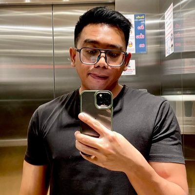 ariefirsyad's profile picture. Just random tweets