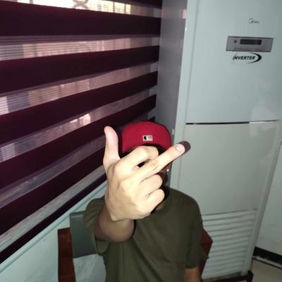 definitelyntkrt's profile picture. 