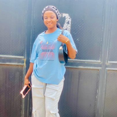 omolola_be32390's profile picture. 