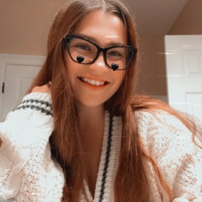 carolllshuf's profile picture. argumentative antithetical dream girl 🫶🏻