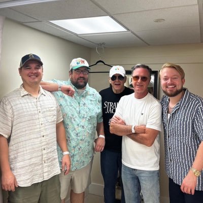 We are StraightJacket, a band of experienced musicians committed to covering the powerful and nostalgic songs of the '90s