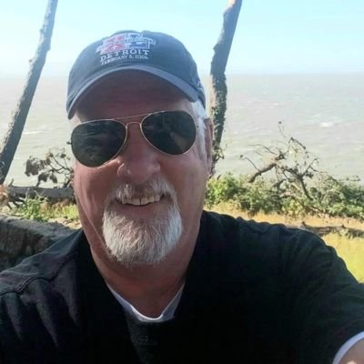 🇺🇸Avid communicator. Silicon Valley rule breaker. Extreme problem solver. Cheap beer aficionado. DC native. All around fun guy. Patriot.🇺🇦