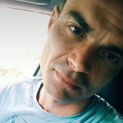 Inwestor dążący do zarobienia miliona na giełdzie.
Zdeterminowany i analityczny!