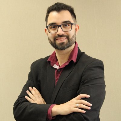Desenvolvedor de Software na BVMF e contrabaixista da banda Projeto 1, apaixonado por música e pela mulher da sua vida (filha)