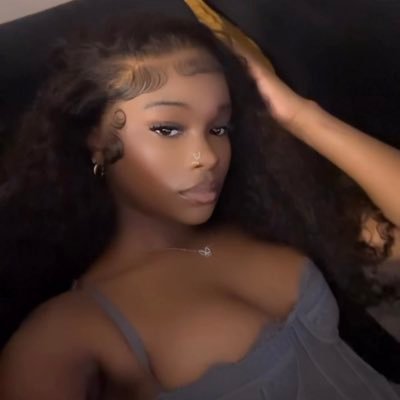 Just a pretty bitch having her way🌸✨. | Kinda stuck up 🪭. I’m my favorite girl ⭐️ CLASSY AND CUNT 💋