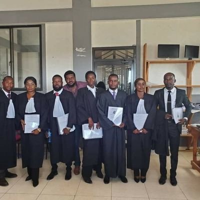 je suis né de père et de mère Haïtien,de nationalité haïtienne, licencié en droit et en sciences Administratives à (EDSEG).
