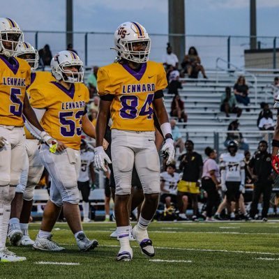 C/O 2025 | wr | Lennard high school | 5’10 | 3.2 gpa