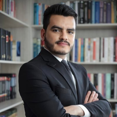 Abogado Especialista en Derecho Penal y Procesal Defiendo con rigor los derechos de mis representados.