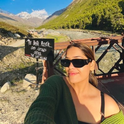 dhanishtaww's profile picture. Everyone's here pretty cool.. but they're not as cool as meeeh 
                      👉🏻👈🏻