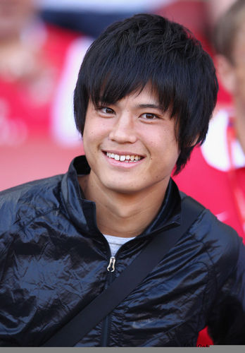 大学生です。就職活動はしないで起業します。趣味はサッカー、株式投資など。どんどん意見行ってください！でよろしくね！フォロー大歓迎！