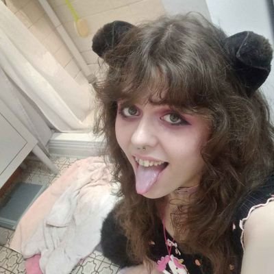 she/her/pup🏳️⚧️
MDNI NSFW
dm for customs😘
23y/o
barking on it