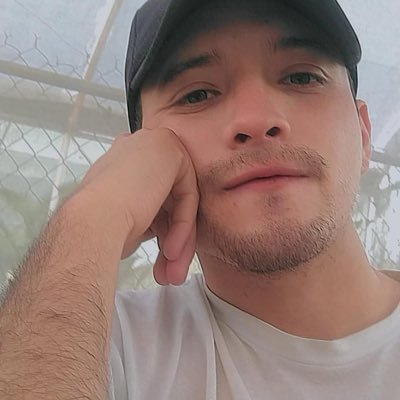 SoyHenri's profile picture. Botánico paisajista. Me gusta el pan y los chilaquiles rojos.