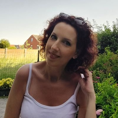 Als licht- en kristalwerker doe ik aan spirituele coaching, relaxatie, healing en fotolezen - bezoek mijn webshop: http://t.co/VvsXyL60Pp