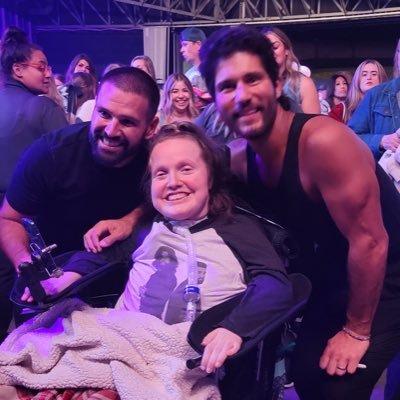 I met my favorite country music duo @DanAndShay on 9-12-24 and they’re so sweet