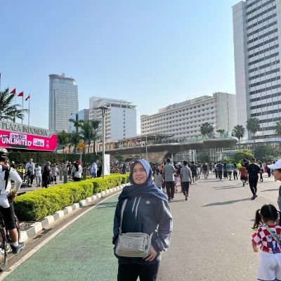 Aku hanyalah emak2 biasa yg cinta keluarga, agama, dan Bangsa.