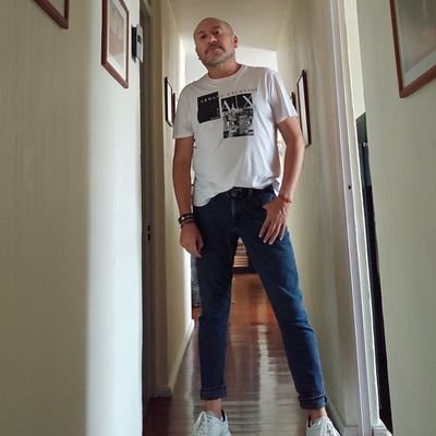 _RUNAWAYLOVER's profile picture. Neoliberal, creyente de la educación, fifí, anti chairo.