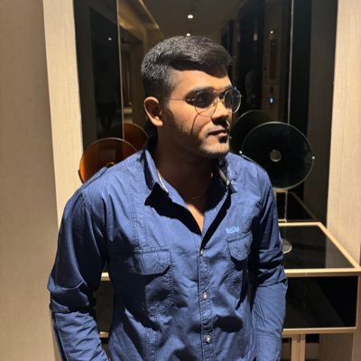 Esh_Senthil's profile picture. 