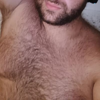 Muito tesão nesta conta. Ursão safado e gostoso à procura de diversão. 🇵🇹// A lot of horniness in this account. A dirty and hot bear looking for fun. 🇬🇧