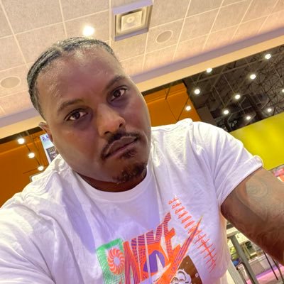 Hoop coach. Counselor. Resident OG. Philly bul living in the desert. I 🫶🏽 everything melanin. IG: Coachgee 🇲🇦