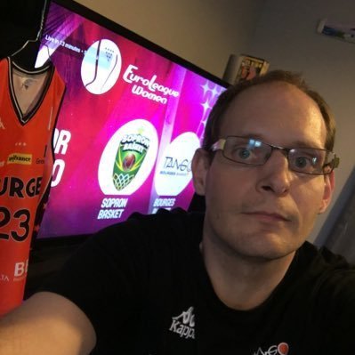 Coach 🏀- Basket F à travers le monde (Wnba, NCAA, Fiba…) - Parle Sports en général - WNBA ❤️ - Écrit et parle chez @_SwishSwish_ et @NothingButFR