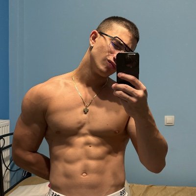 StraightFP's profile picture. Don’t be shy click below😈