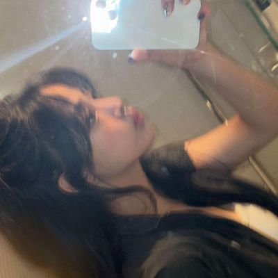 chsodiiy's profile picture. love is the most twisted curse of all