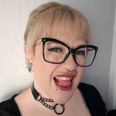 JadeyPri's profile picture. Doctor Who fan, 🦓 , student and occasional professional. Sometimes I draw things and make things.