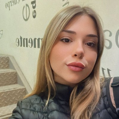 Your Starbucks crush with a dirty secret 🤭
Netflix, good drinks and flirting 💗
Who doesn't like FREEBIES👇